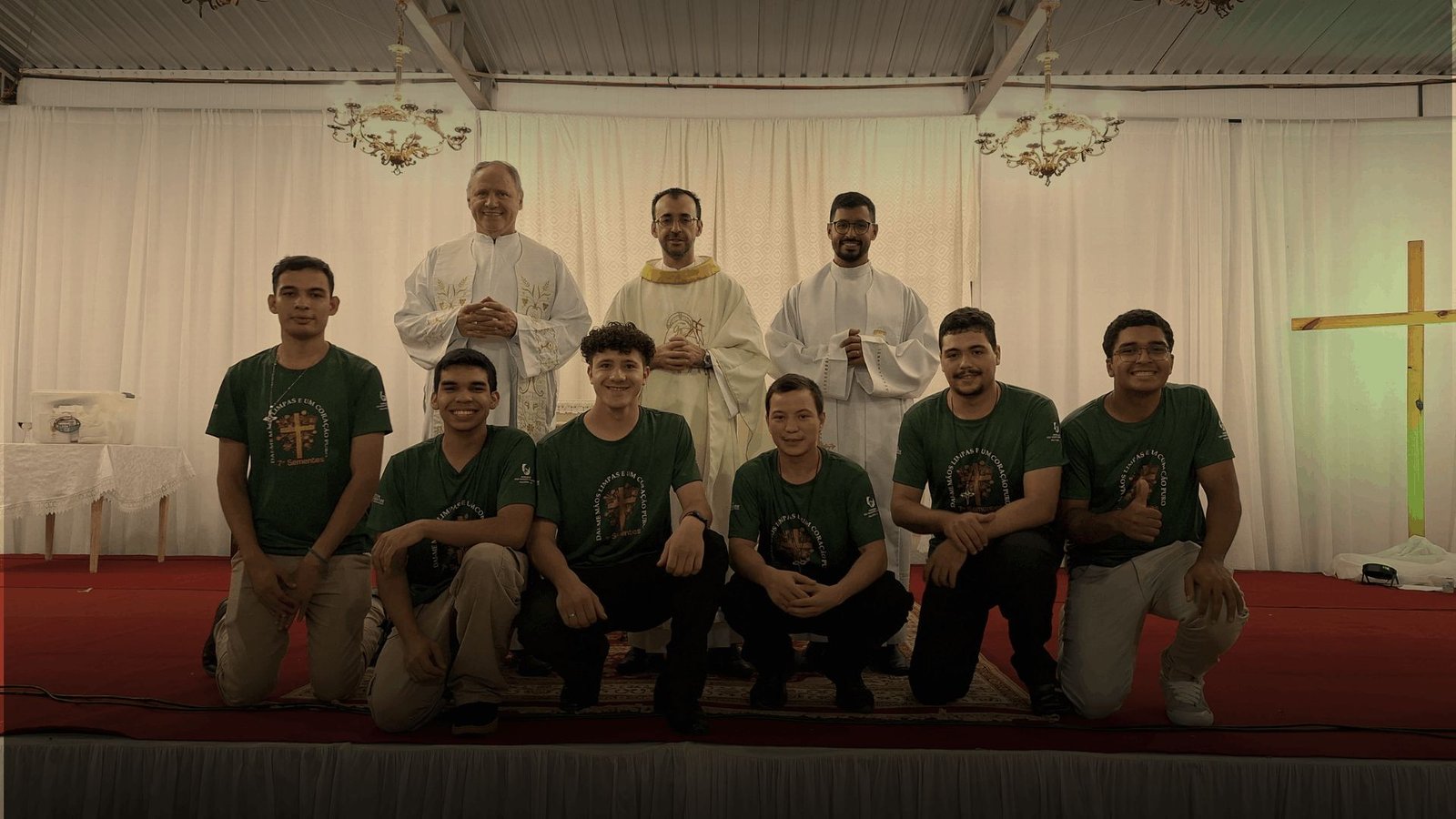 Jovens reunidos no Vinde e Vede
